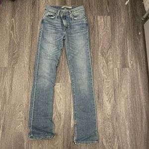 Hudson straight light wash jeans. Basically brand new.